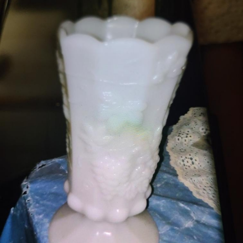 VINTAGE WHITE MILK GLASS VASE WITH GRAPES DESIGNS.